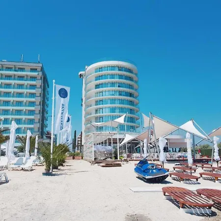 White Apartmans Mamaia