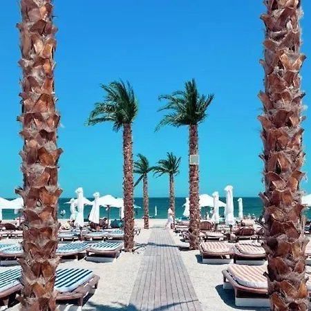 White Apartmans Mamaia